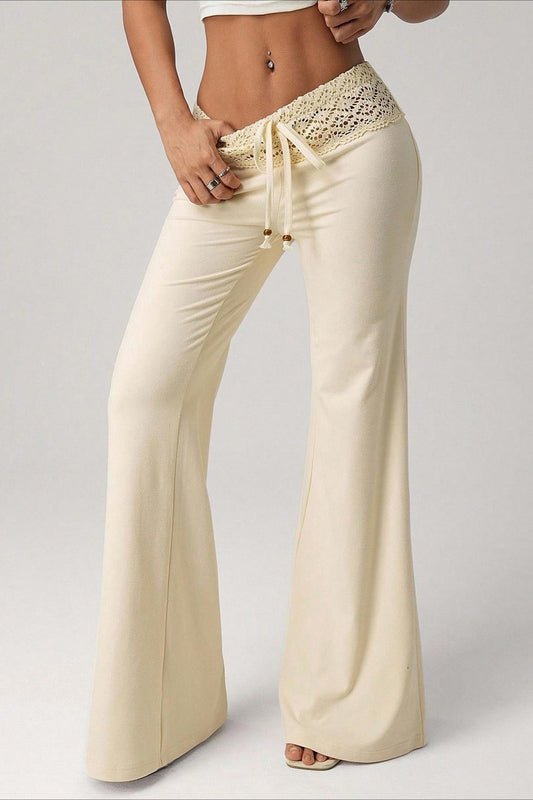 Hose mit ausgestelltem Schnitt, niedriger Taille und Bindedetail