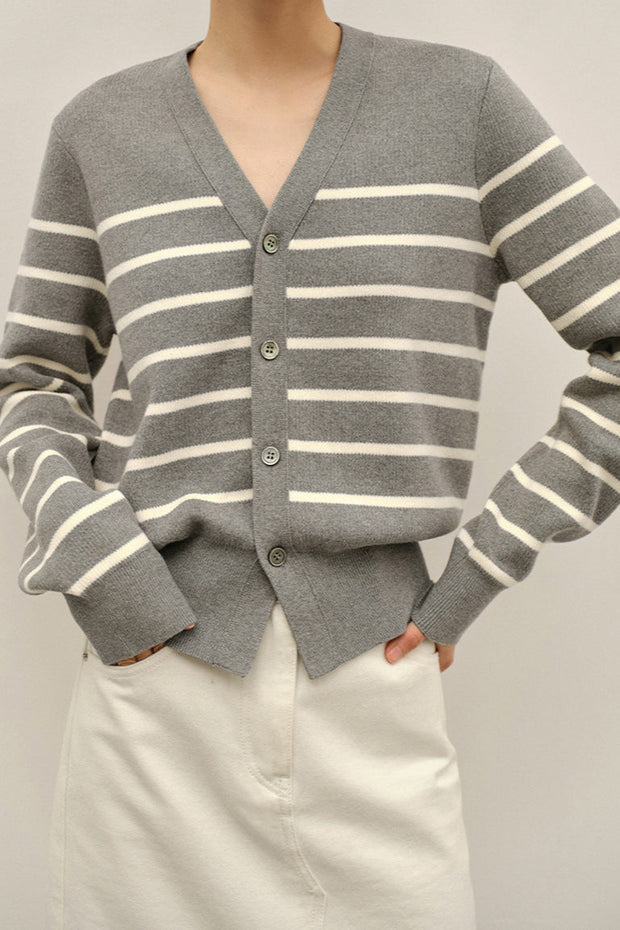 Strickjacke mit V-Ausschnitt, Streifenmuster und Farbblockmuster