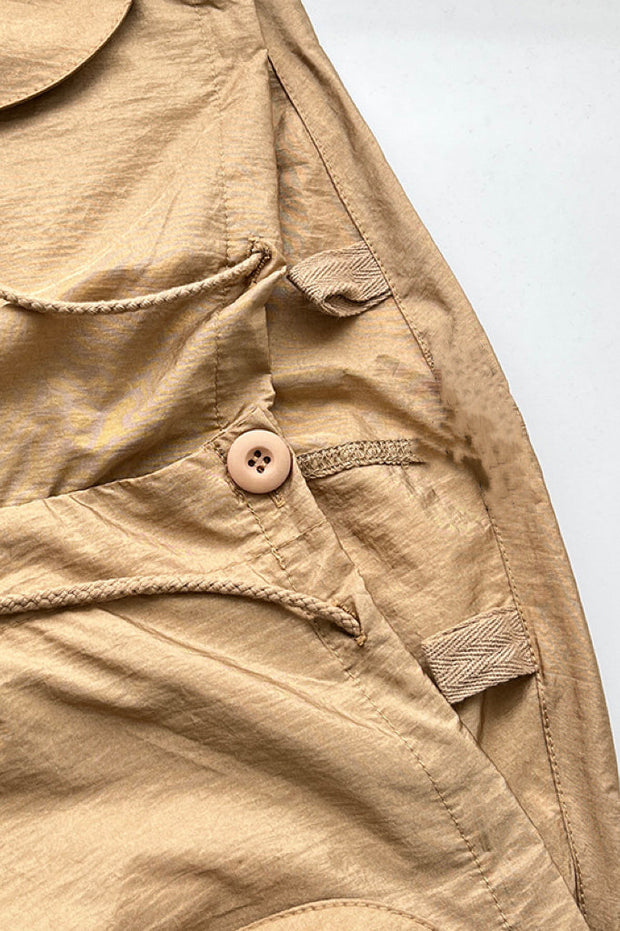 Locker geschnittene Hose mit Bindedetail in Gold