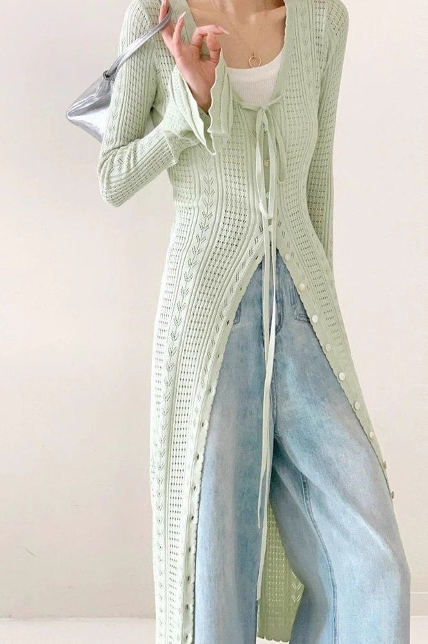 Strickjacke mit V-Ausschnitt, Spitze und Strickstruktur