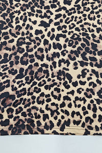 Rückenfreies Maxikleid mit Druck und Kettendetail