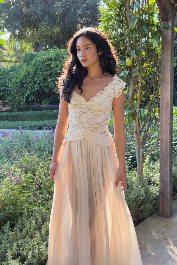 Maxikleid mit V-Ausschnitt, Spitze und Netzdetails