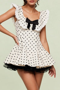 Minikleid mit Punktemuster, Schleifendetail und Rüschen