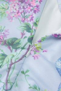 Rückenfreies Kleid mit Schlitz, Raffung und Blumenmuster