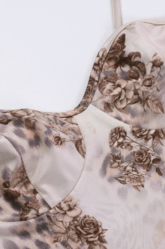 Figurbetontes Maxikleid mit Druck in Khaki
