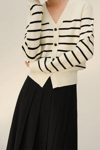 Strickjacke mit V-Ausschnitt, Streifenmuster und Farbblockmuster