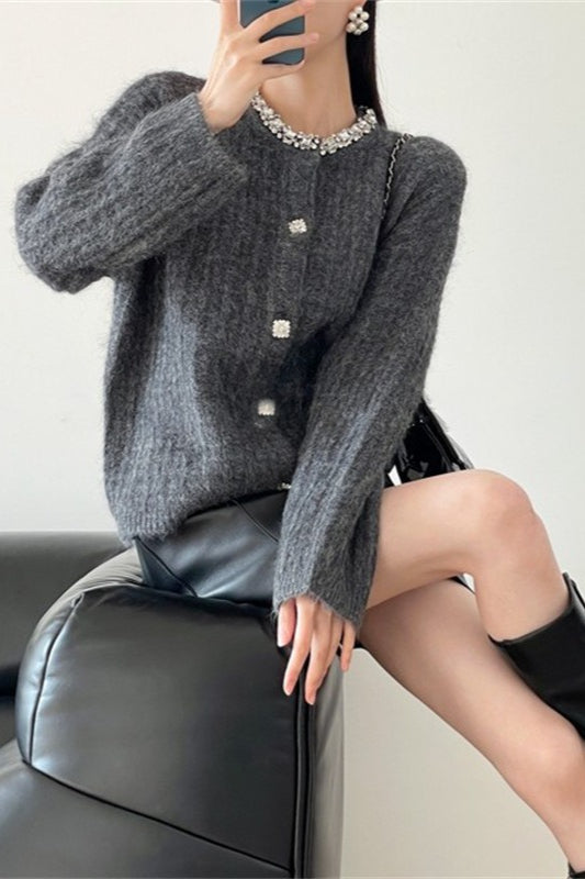 Strickjacke mit V-Ausschnitt und Strickstruktur in Weiß