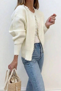 Strickjacke mit Strickstruktur und Perlendetails