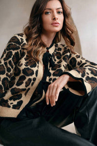Strickjacke mit Leopardenmuster in Khaki