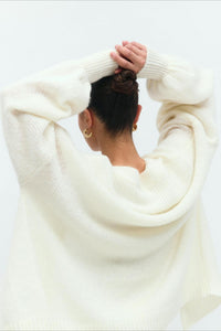 Strickjacke mit V-Ausschnitt und Spitze