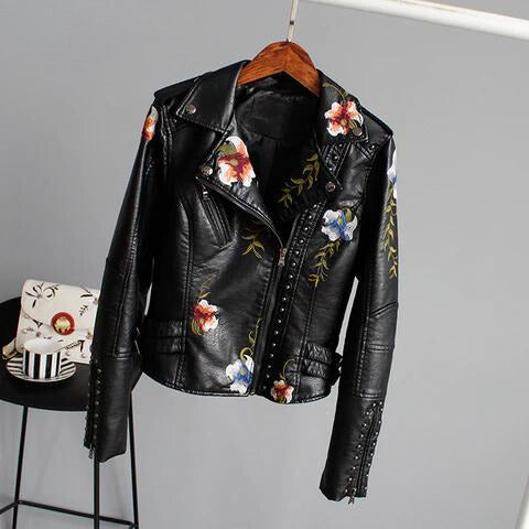 Moderne Lederjacke mit Blumenstickerei