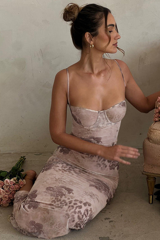 Figurbetontes Maxikleid mit Druck in Khaki