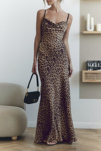 Rückenfreies Maxikleid mit Wasserfallausschnitt und Leopardenmuster