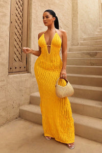 Rückenfreies Maxikleid mit Rüschen