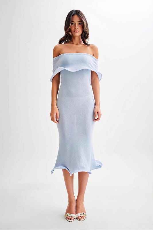 Schulterfreies Midikleid mit Strickstruktur und Rüschen