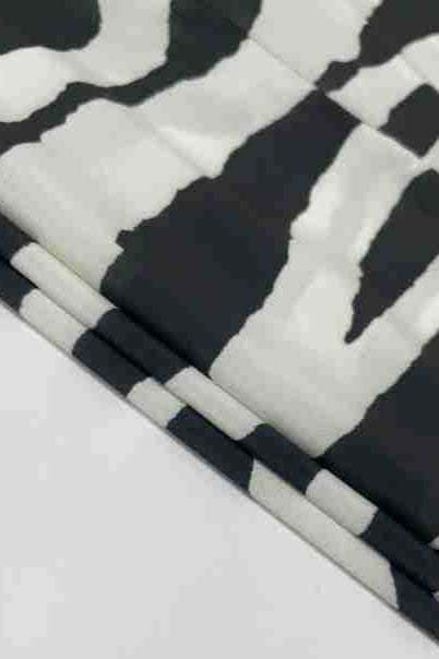 Maxikleid mit Bindedetail, Zebramuster und Netzdetails