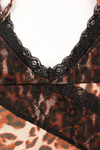 Trägerloses Maxikleid mit Spitze und Netzdetails