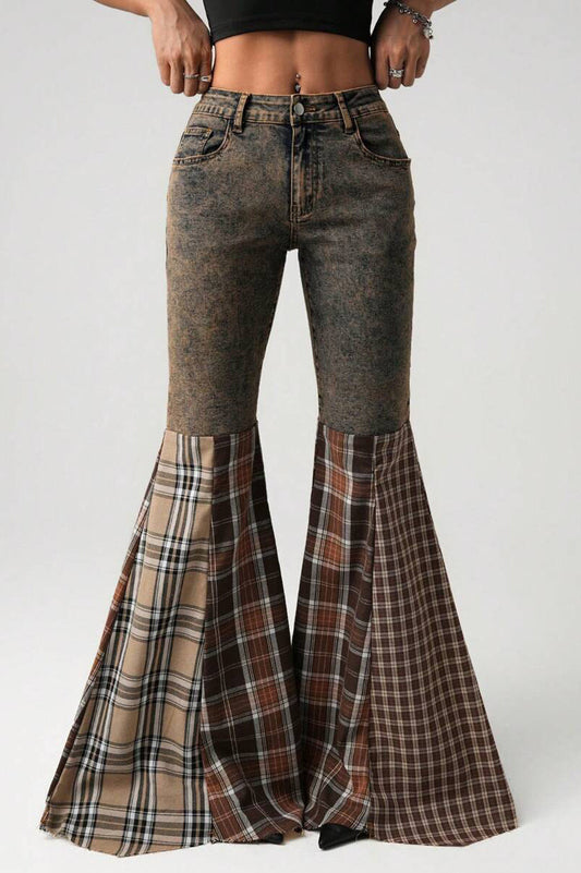 Jeans mit ausgestelltem Schnitt, hoher Taille und Karomuster