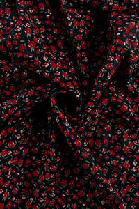 Kleid mit V-Ausschnitt, Schlitz und Blumenmuster in Rosa