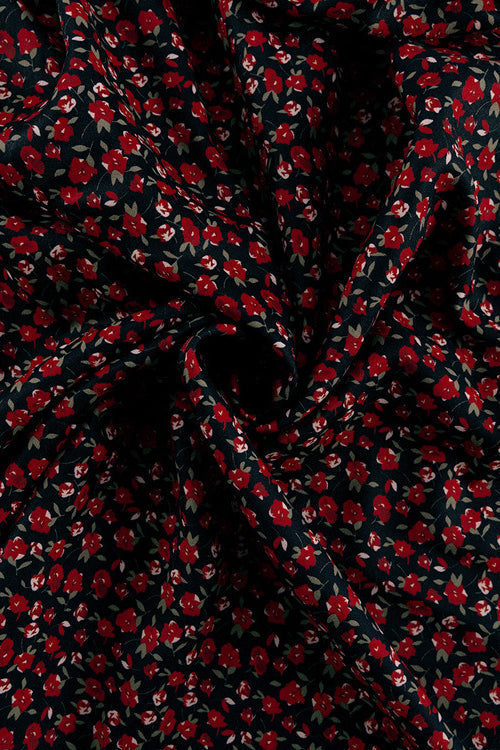 Kleid mit V-Ausschnitt, Schlitz und Blumenmuster in Rosa
