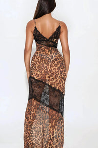 Trägerloses Maxikleid mit Spitze und Netzdetails