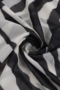 Figurbetontes Maxikleid mit Bindedetail und Zebramuster in Schwarz