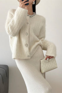 Strickjacke mit V-Ausschnitt und Strickstruktur in Weiß