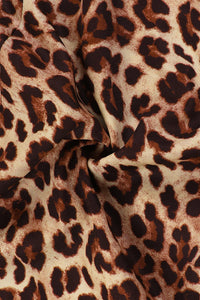 Rückenfreies Maxikleid mit V-Ausschnitt und Leopardenmuster in Braun