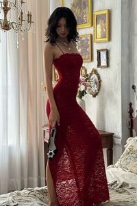 Trägerloses Maxikleid mit Spitze in Rot