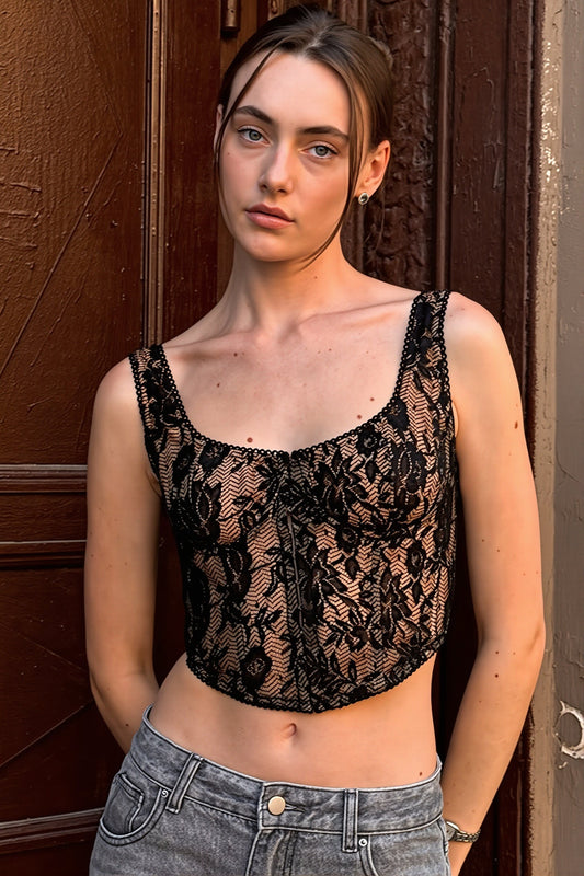 Top mit Spitze und Netzdetails