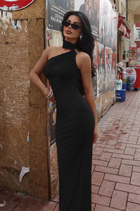 Figurbetontes Maxikleid in Schwarz, ärmellos
