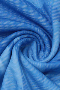 Figurbetontes Maxikleid mit Druck in Blau