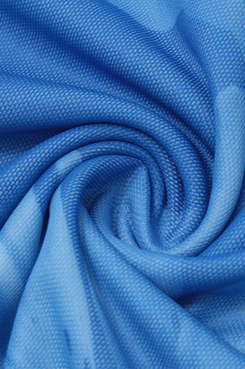 Figurbetontes Maxikleid mit Druck in Blau
