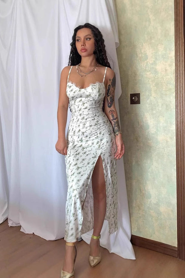 Kleid mit V-Ausschnitt, Schlitz und Blumenmuster