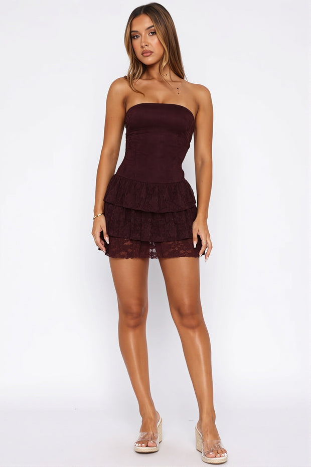 Trägerloses Minikleid mit Spitze