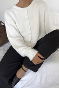 Strickjacke mit Knopfdetails und Strickstruktur in Weiß