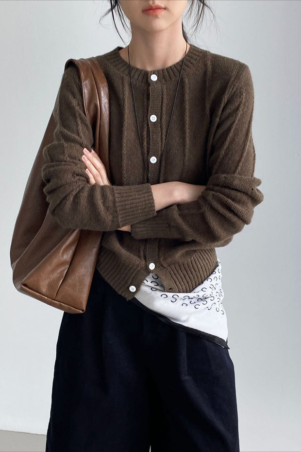 Strickjacke mit Strickstruktur und Wolle