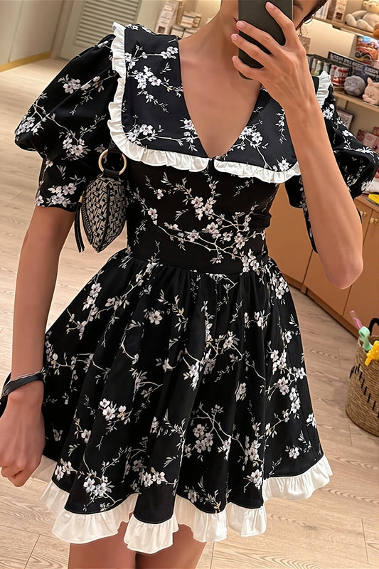 Minikleid mit Puffärmeln und Blumenmuster