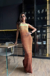 Figurbetontes Maxikleid mit V-Ausschnitt, Farbblockmuster und Strickstruktur