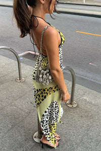 Asymmetrisches Maxikleid mit Neckholder, Aussparungen und Schlitz