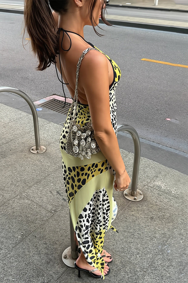Asymmetrisches Maxikleid mit Neckholder, Aussparungen und Schlitz