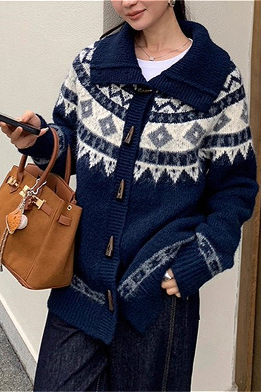 Locker geschnittene Strickjacke mit Knopfdetails und Strickstruktur