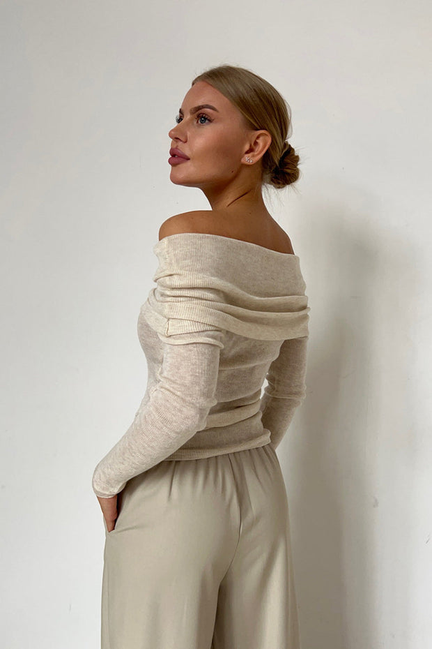 Schulterfreier Pullover mit Rundhalsausschnitt und Strickstruktur