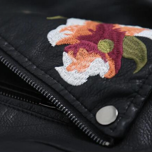 Moderne Lederjacke mit Blumenstickerei