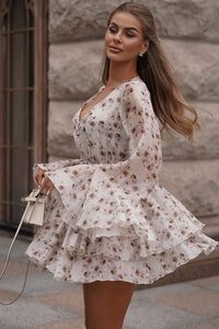 Minikleid mit V-Ausschnitt, Blumenmuster und Rüschen