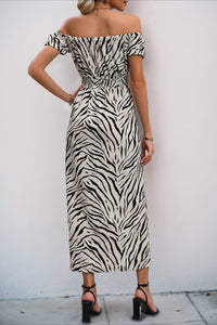 Schulterfreies Maxikleid mit Puffärmeln und Zebramuster