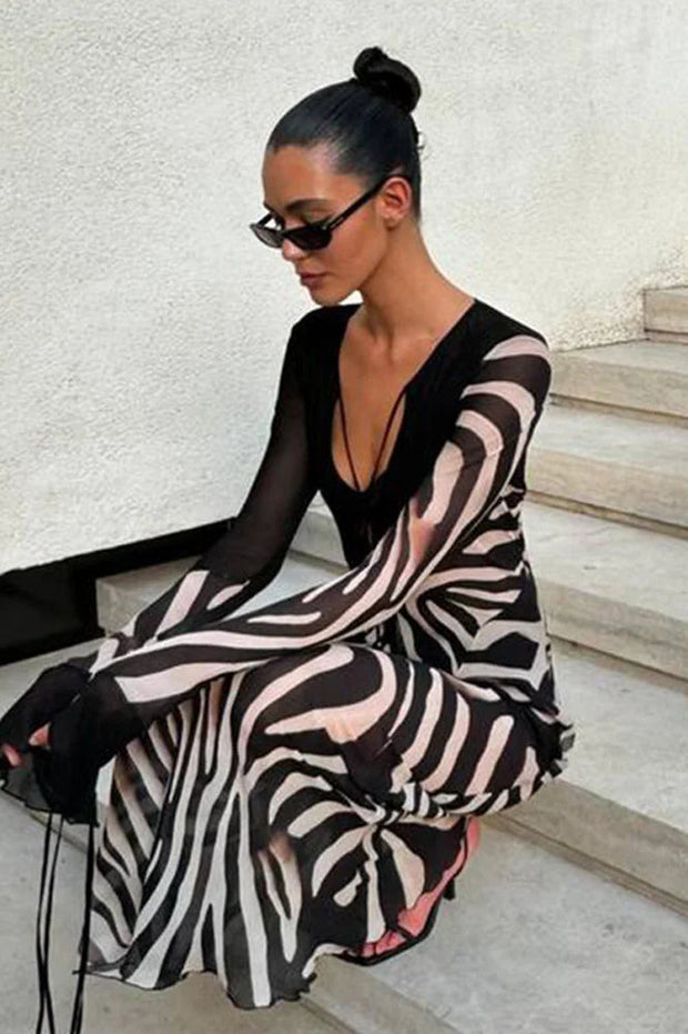 Figurbetontes Maxikleid mit V-Ausschnitt und langen Ärmeln