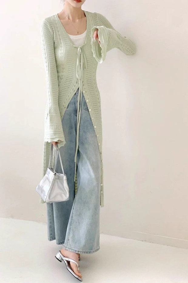 Strickjacke mit V-Ausschnitt, Spitze und Strickstruktur