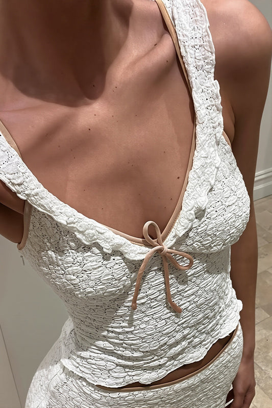 Top mit Spitze und Netzdetails in Weiß