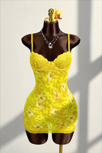 Rückenfreies Minikleid mit Raffung, Blumenmuster und Spitze